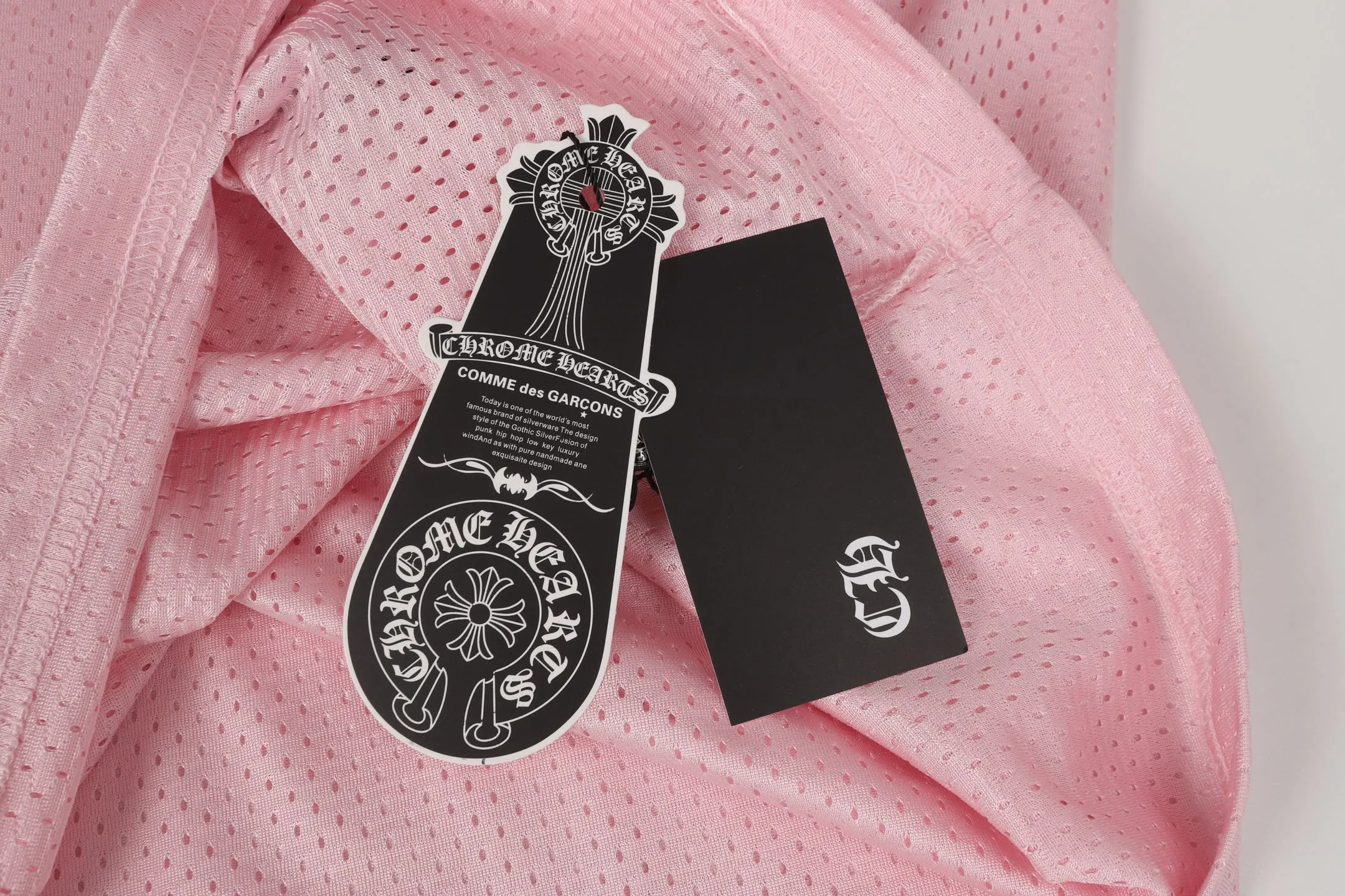P160 Chrome Hearts CH Chrome Hearts popular Sanskrit printed mesh double-layer ice hockey jersey sports suit. Uses direct injection imported machine printing. Hardware accessories are all ground and customized. Correct configuration. Black 2025 Chrome Hearts authentic packaging. 300 grams of custom-made dyed mesh. Large version. Loose and stylish. Different from lower versions. Slim and long version with upper body and hip stretch. 100% commitment: top quality. Not fast food. The highest version on the market. Top quality - different from ordinary versions on the market. If you care about quality, you should also respect the price. Absolutely 0 after-sales service and 0 return rate so far. It’s hard not to love the style - 300g mesh custom-dyed fabric - Correct high-density main mark, washed tag, hand-sewn